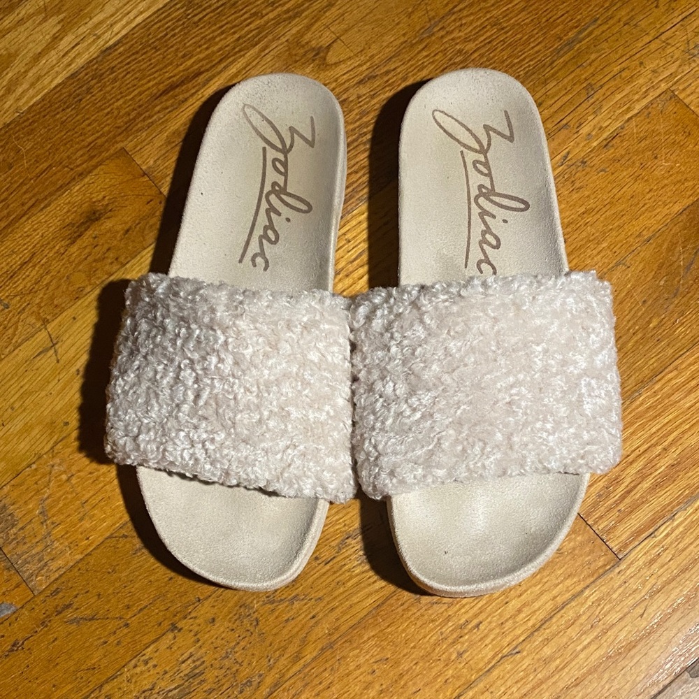 Zodiac Plush Slide Sandals in Light Beige